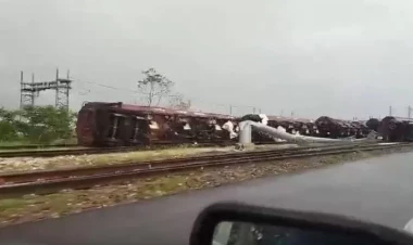 İtaliyada güclü külək vaqonları aşırdı - VİDEO