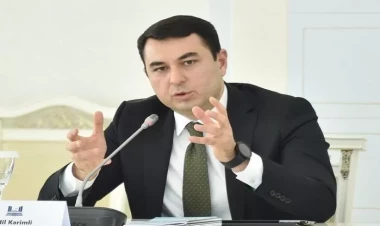 Nazir idarə rəisini işdən çıxarıb yüksək vəzifə verdi - FOTO