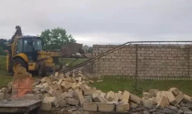 Göygöl və Gədəbəydə qanunsuz tikililər söküldü - VİDEO