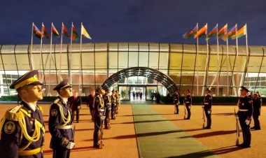 Lukaşenko Azərbaycana gəldi