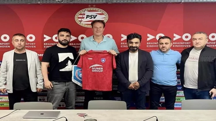 Ayxan Abbasov PSV və “Feyenoord”un düşərgəsində - FOTO