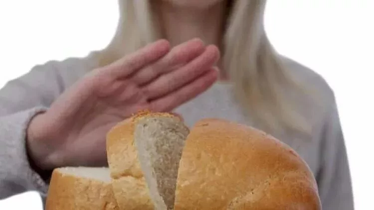 Çörəyin içindən siçan qalıqları tapıldı - İyrənc hadisə