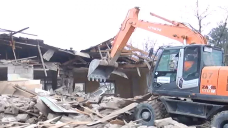 Bakıda daha bir bina sökülür - VİDEO