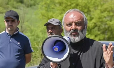Ermənistanda keşiş baş nazir ola bilər