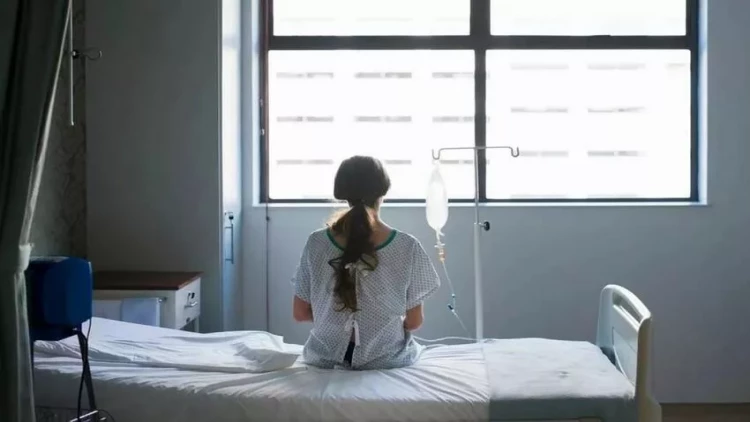 Bakıda avtomobil 20 yaşlı gənci vurub