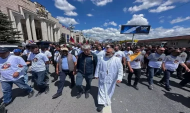 Baqrat Qalstanyan Paşinyana istefaya getmək üçün bir saat vaxt verdi