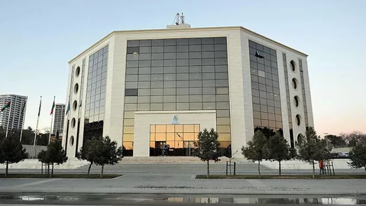 Hakimi təhqir etdi, 5 oyunluq cəza aldı