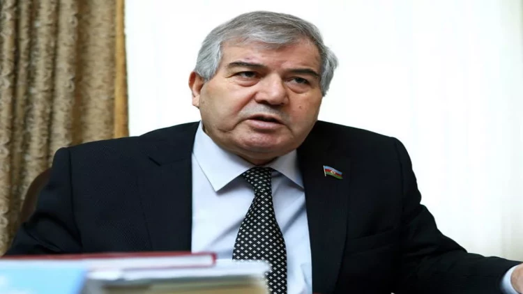 Sabir Rüstəmxanlı: 3-4 manatlıq arağa baxanda bilinir ki, saxtadır, bəs, buna lisenziyanı kim verir?