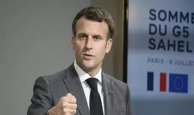 Makron bir şəxsin iki dəfədən artıq prezident ola bilməsinə məhdudiyyəti doğru saymır