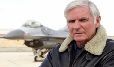 Dünyanı təyyarə ilə ilk dövrə vuran pilot öldü