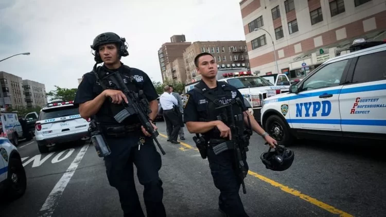 Nyu-York polisi Manhettendə partlayış təhlükəsi səbəbindən iki sinaqoqu təxliyə edib