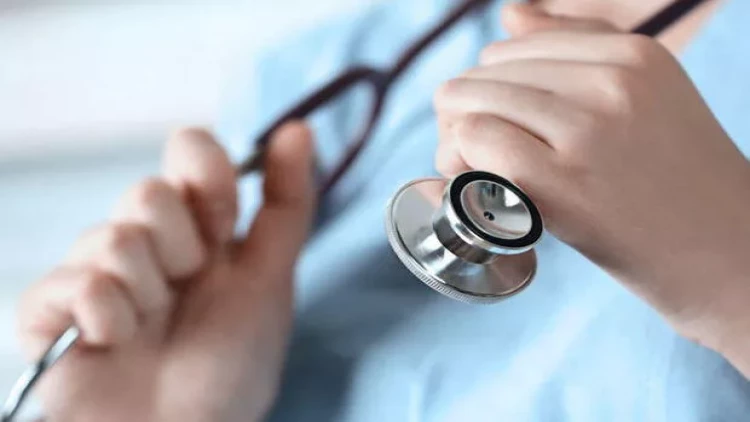 Bakıda həkim xanımını bıçaqlamaqda şübhəli bilinən ər saxlanıldı - YENİLƏNİB