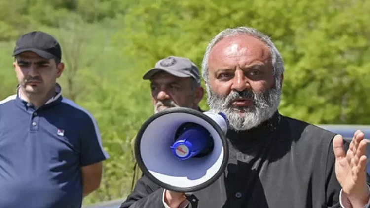 Ermənilər Azərbaycanla sərhəd kənddən İrəvana yürüşə başladı