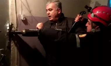 Lökbatanda nənə və nəvə belə xilas olundu - VİDEO