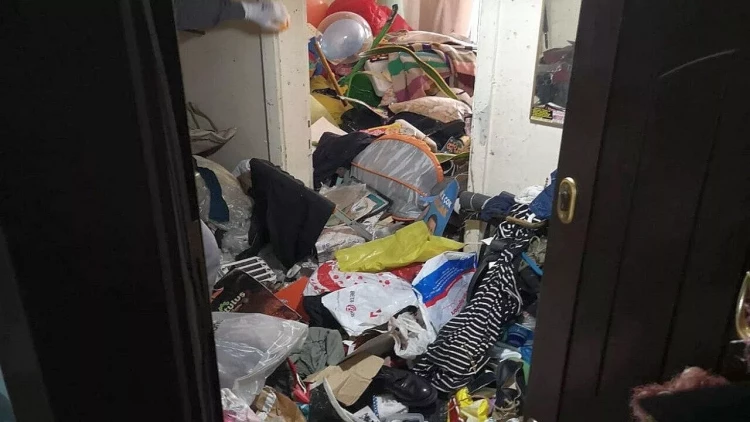 Evdən 12 ton zibil çıxarıldı - FOTOlar