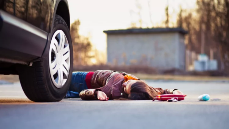 Bakıda gənc qızı avtomobil vurub