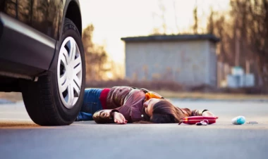 Bakıda gənc qızı avtomobil vurub