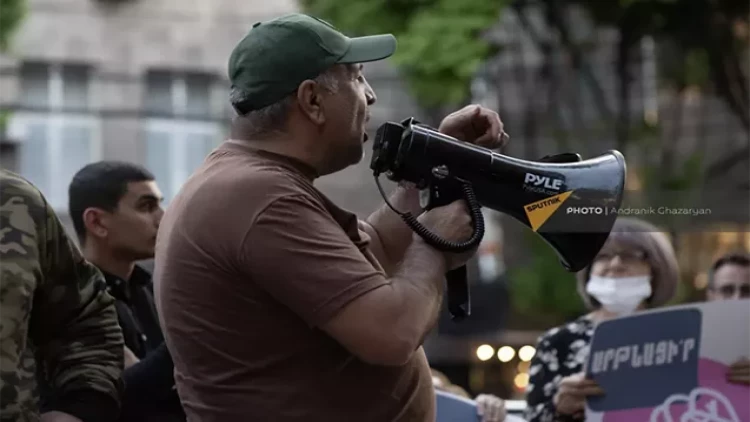 İrəvanda Paşinyanın istefası tələb olunur