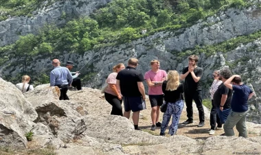 Beynəlxalq səyyahlar Cıdır düzündə - FOTO