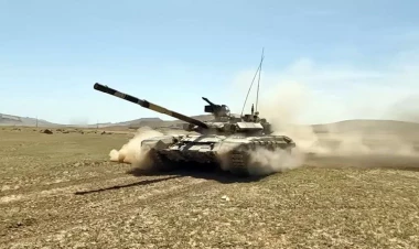 Tank bölmələri ilə intensiv döyüş hazırlığı məşğələləri keçirilir
