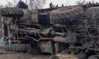 Kəlbəcərdə yük maşını aşdı -  Ölən var - VİDEO