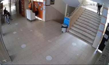 Türkiyədə 17 yaşlı şagird müəllimini bıçaqladı -  VİDEO - FOTO