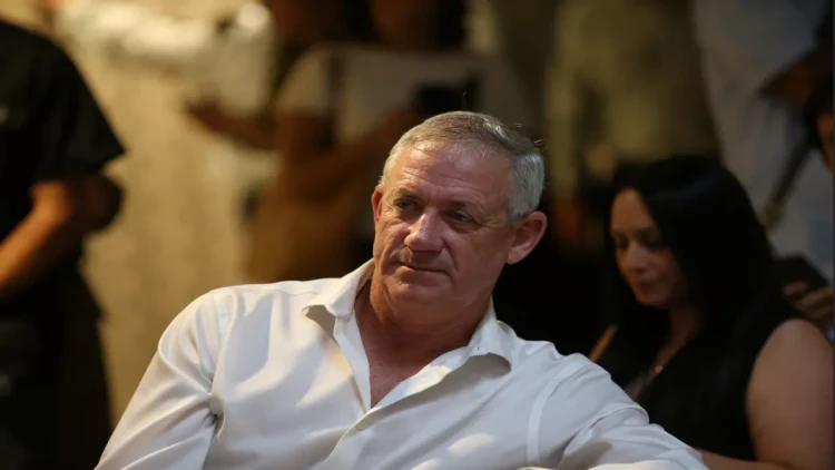 Benni Qantz motosikletdən yıxıldı, ayağını sındırdı