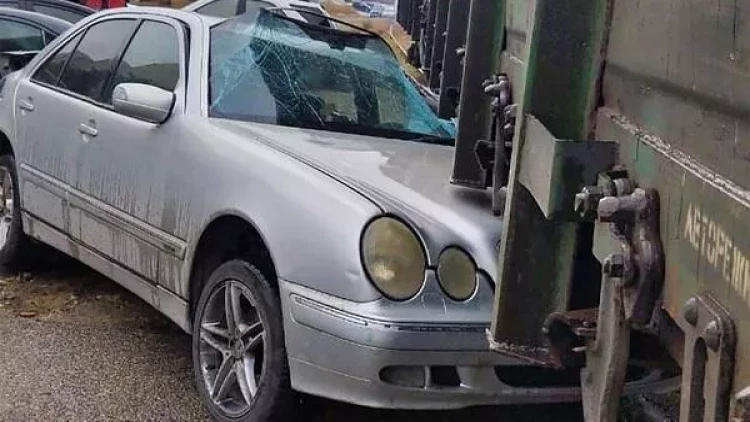 Buzovnada ağır qəza: azyaşlı bacı-qardaş xəsarət aldı