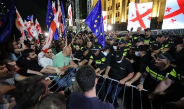 Tbilisidə polislə etirazçılar arasında qarşıdurma: xüsusi təyinatlılar səfərbər edildi - FOTO