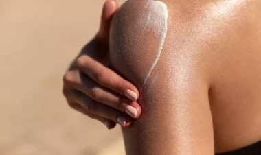 Biokimyaçı məşhur kremlərdən DANIŞDI: Dəri xərçənginə səbəb olur