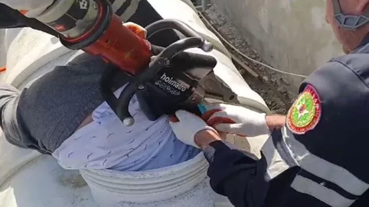 Qaraçuxur sakini evində təmir etdiyi su çənində qaldı - VİDEO