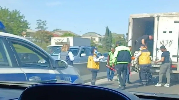 Azərbaycanda DƏHŞƏT: Piyadanın meyitini onu vuran yük maşınına qoydular - VİDEO