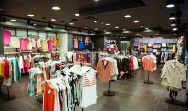 Bakıda çanta oğurlayan qadın mağaza sahibini 