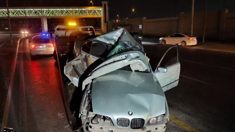 Bakıda bir neçə dövrə vuran “BMW” işıq dirəyinə çırpıldı - FOTOlar