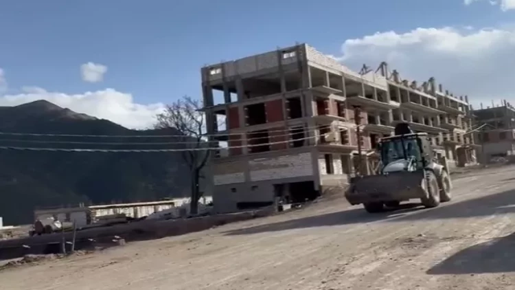 Kəlbəcərdə tikinti işləri belə aparılır - Unikal görüntülər