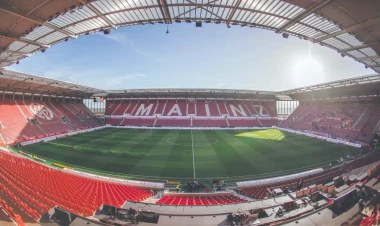 Almaniya klubunun stadionunda bomba tapıldı