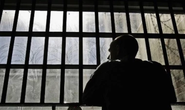 İki dostun davası - Biri yaralanıb, o biri həbsdədir