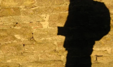 Satanist məktəbli qəbiristanlıqda iki qızı bıçaqladı - FOTOlar