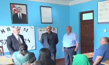 52 ildən sonra oxuduqları məktəbdə görüşdülər - VİDEO