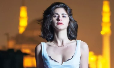 Nəsrindən bikinili fotolarına yazılan tənqidlərə reaksiya