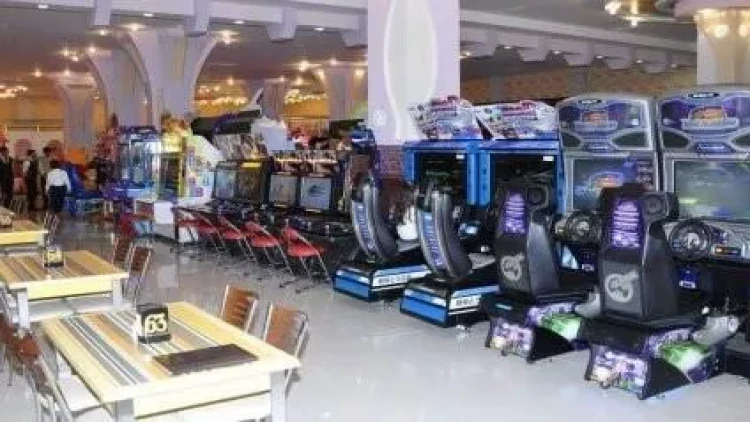 Bakıda məşhur əyləncə mərkəzində yanğın olub - VİDEO