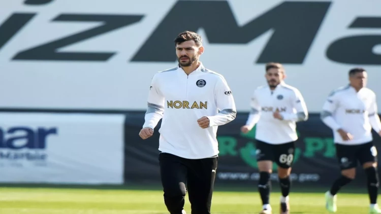 Azərbaycanlı futbolçu 4 oyundan sonra qalib gəlib