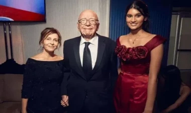 93 yaşlı media maqnatı ilk dəfə nişanlısı ilə görüntüləndi - FOTO