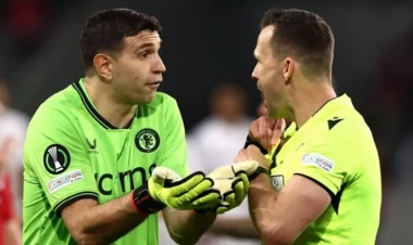 Oyunda maraqlı məqam: 2 sarı vərəqə aldı, meydandan qovulmadı