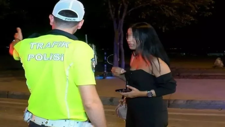 Sərxoş aktrisanın sürücülük vəsiqəsi əlindən alındı - FOTO