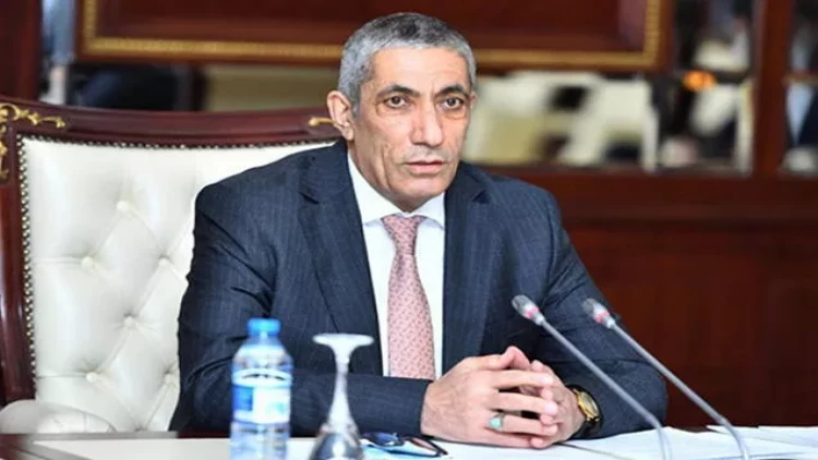 “Uşaq evdə oxuyacaqdısa, niyə məktəbə gəlir?!”