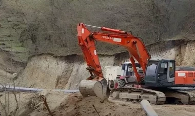 Qayalar yarılaraq Kəlbəcərə qaz xətti çəkilir - VİDEO