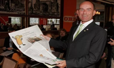 Öldüyü deyilən milyarder məşuqəsi ilə Bakıya gəzməyə gəlib – ŞOK TƏFƏRRÜATLAR - FOTO