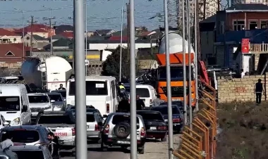 Betonqarışdıran maşınla TIR-ın toqquşduğu qəzanın görüntüləri - YENİƏNİB - VİDEO - FOTO