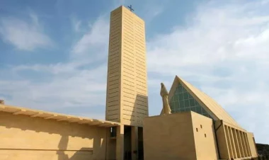 Yeni Kaledoniya Konqresinin komitə sədri Bakıda Müqəddəs Məryəm Katolik Kilsəsini ziyarət edib